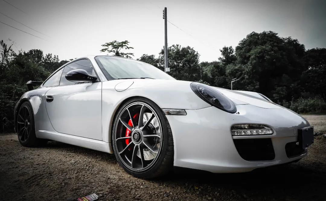 保時(shí)捷911 剎車改裝升級 VINIC M60大六剎車套裝，剎車更加線性有力！