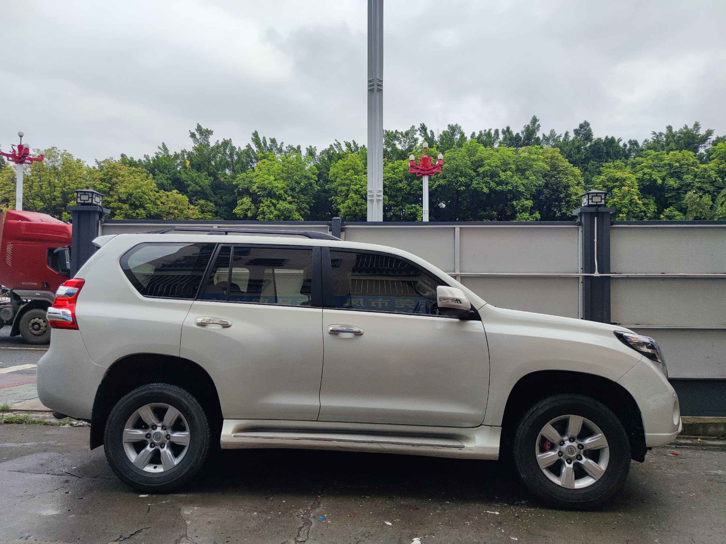 改裝日記丨一車(chē)傳三代！豐田普拉多 剎車(chē)改裝升級(jí)VINIC RT6 大六活塞套裝